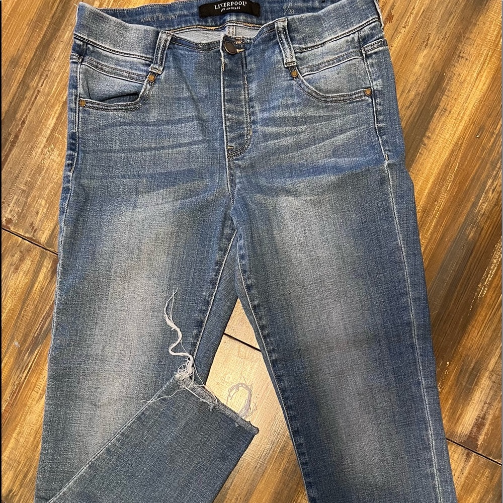 Liverpool jeans size 6 pull on jeans.